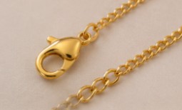 Golden Heart Locket Necklace – Vintage Style Gold Plated Heart Pendant