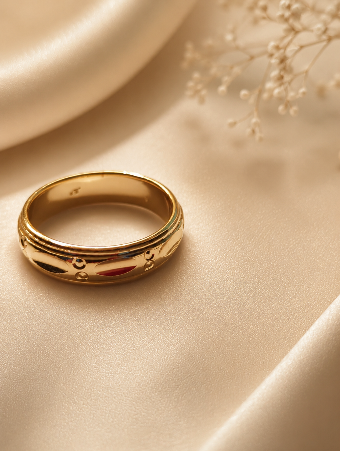 Gold Enamel Inlay Dome Band Ring size 7